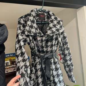 Yoki New York Outerwear Collection Black and White Houndstooth Belted Peacoat